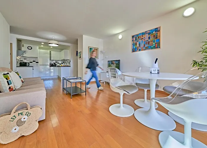 Antoine-city Center St-tropez-terraceparking Сен-Тропе